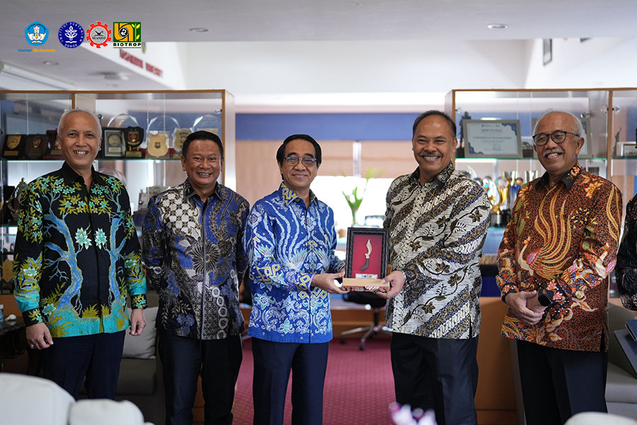Strengthening Research Networks and Collaborations, SEAMEO BIOTROP Collaborates with Hasanuddin University