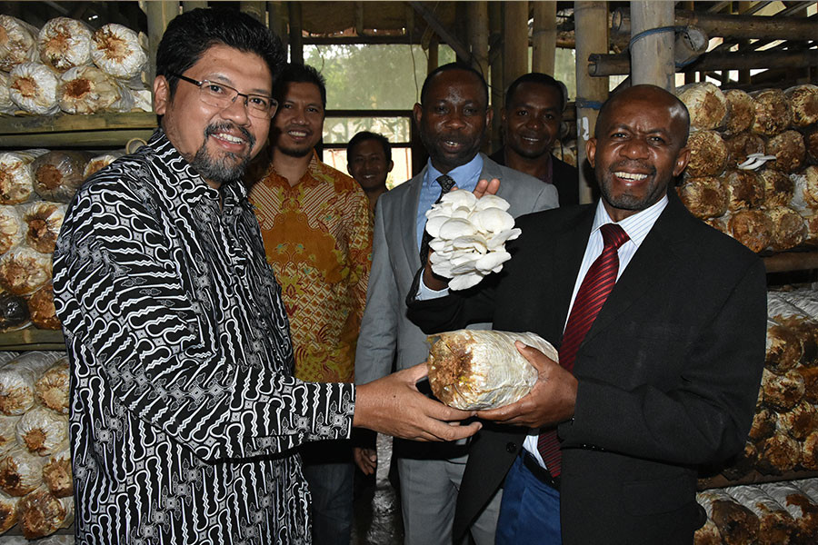 Zanzibar Delegates Visit SEAMEO BIOTROP